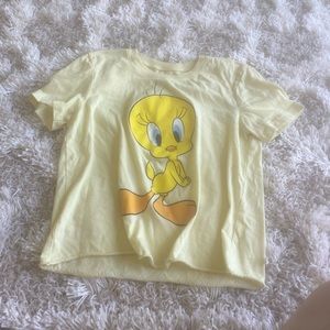 Yellow Tweedy Bird T shirt SIZE MEDIUM